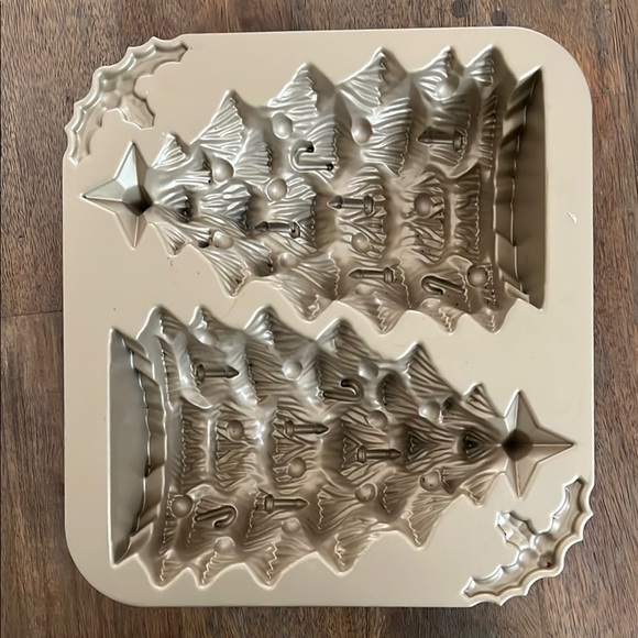 Nordic Ware Silver Bakeware Set for Elegant Kitchen Creations - Picture 5 of 5